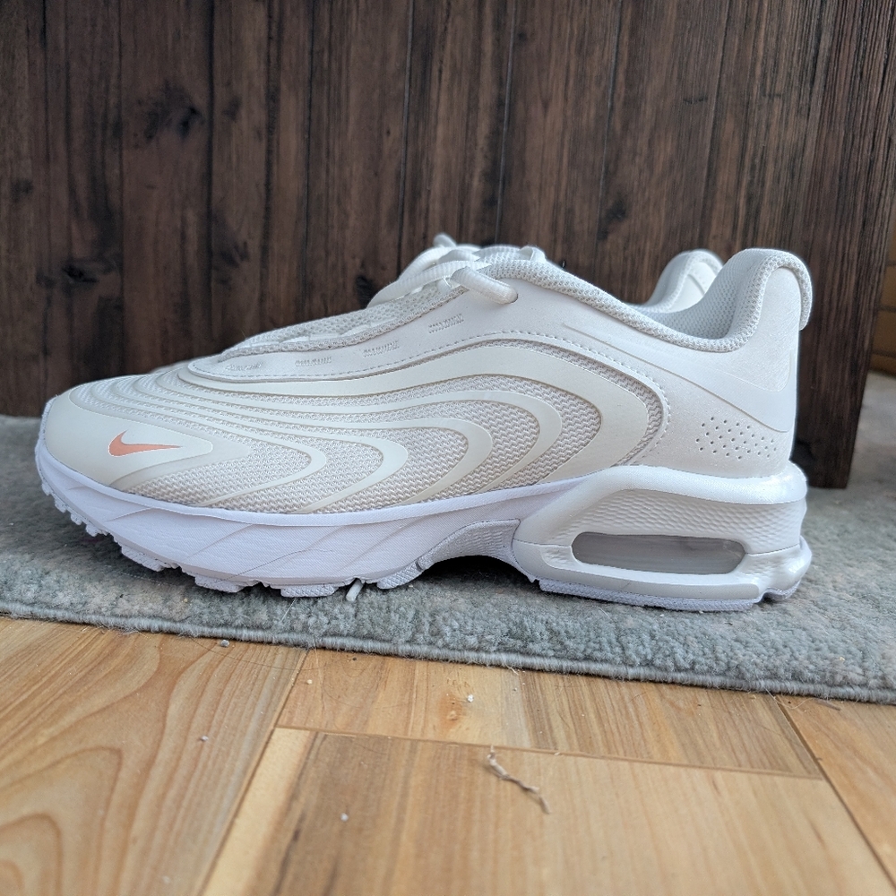 Like New- Nike Air Max Fire Women's Sneakers White Pink 9